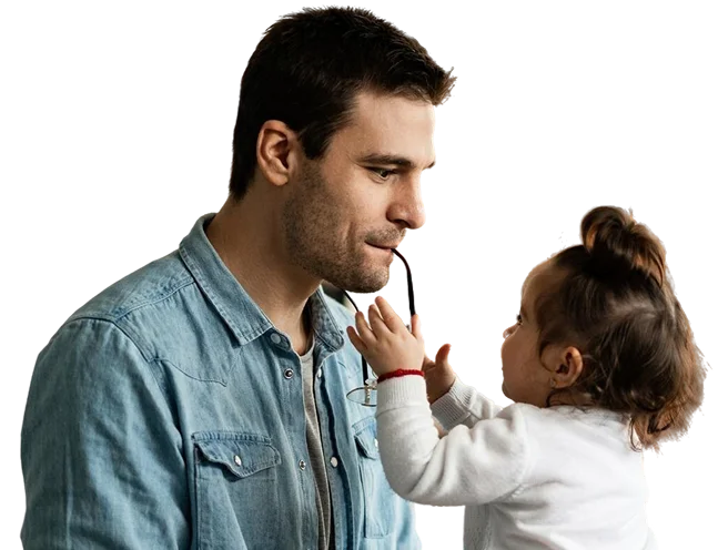 Pai brincando com a filha